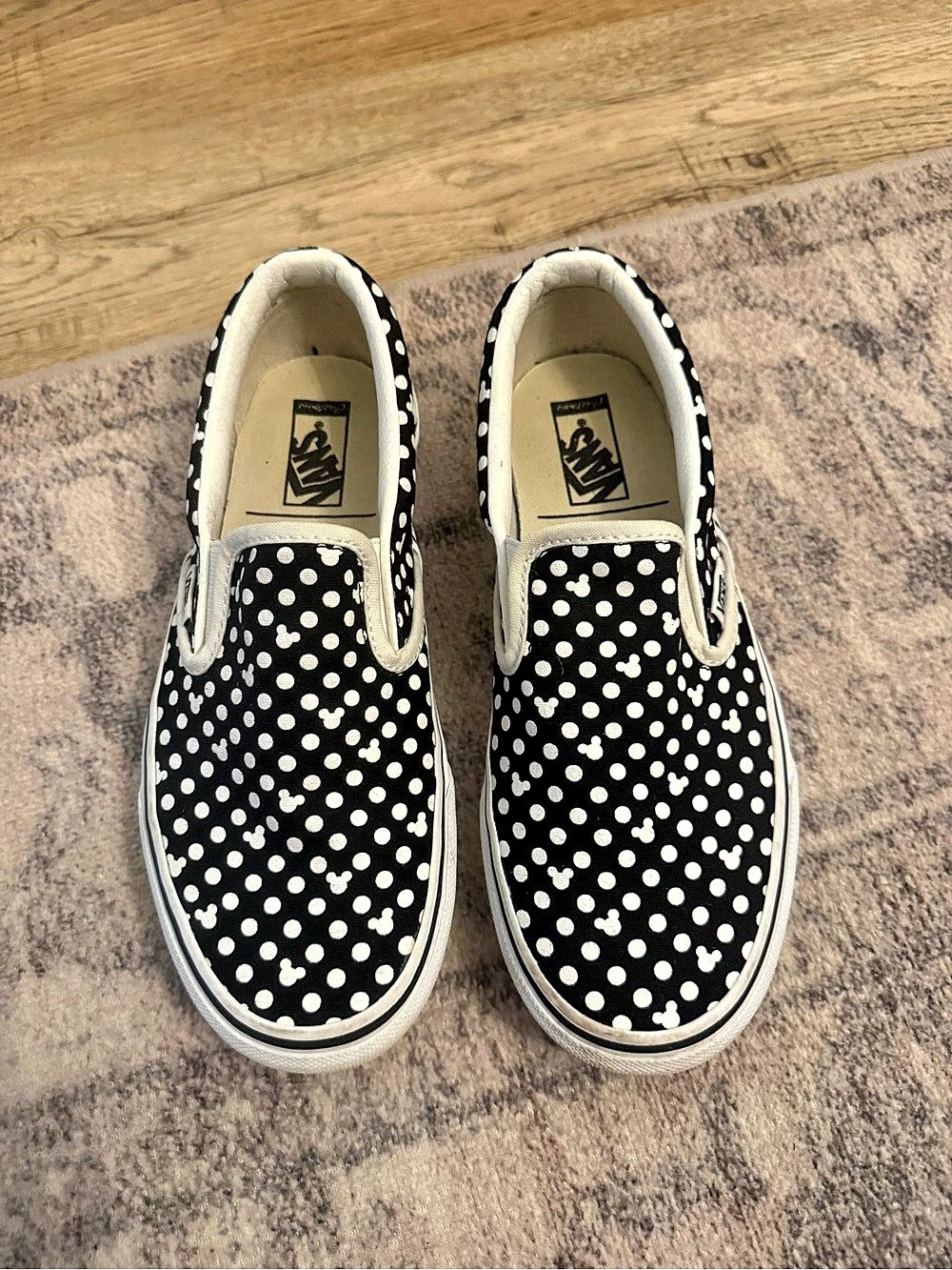 Vans Disney x Vans Classic Slip-On Mickey & Minnie Polka Dot Sneakers